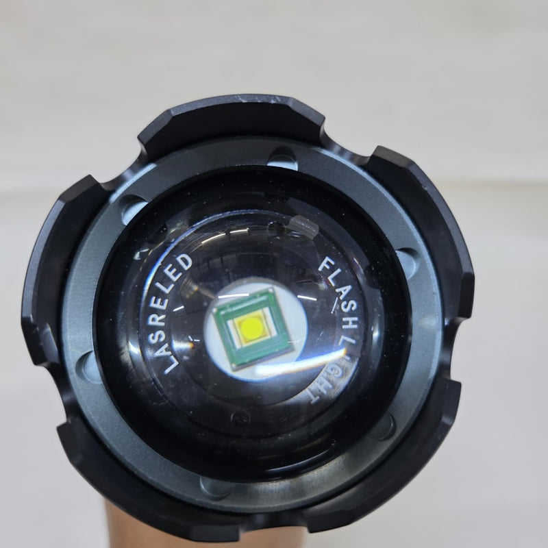 Linterna Táctica XL Ultra Potente EPC-282 – Alcance de 3800 m y Zoom Telescópico